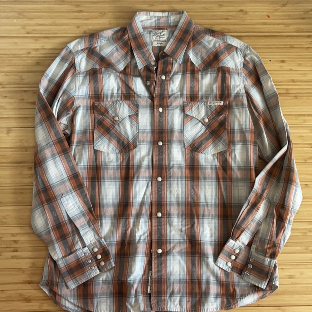 Lucky brand sportswear with snap buttons